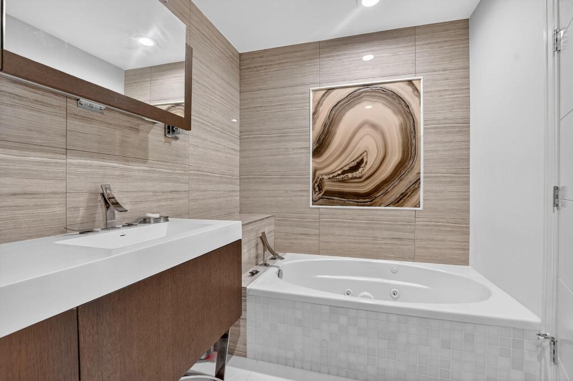 LA PAZ AT BOCA POINTE - Residential