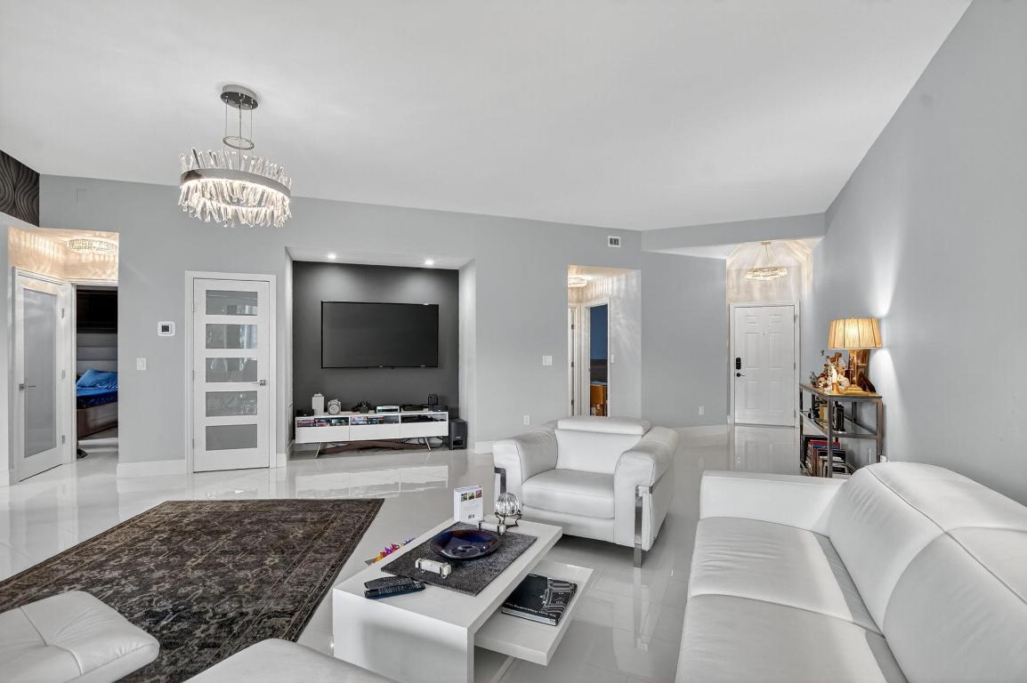 LA PAZ AT BOCA POINTE - Residential