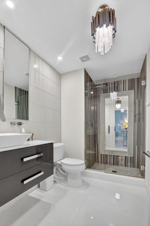 LA PAZ AT BOCA POINTE - Residential