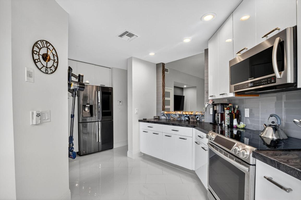 LA PAZ AT BOCA POINTE - Residential