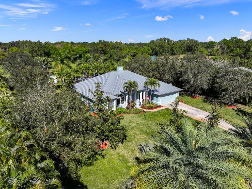 Photo of 555 SE Salerno Road, Stuart, FL 34997 (MLS # R10957665)