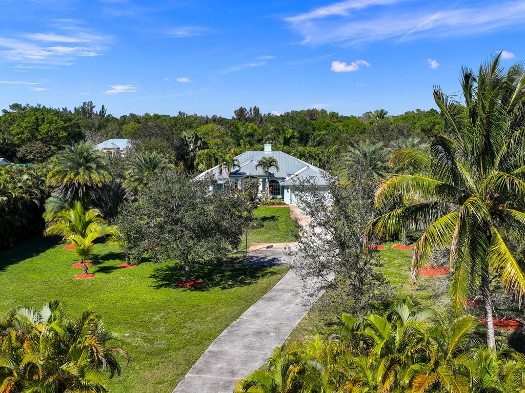 Photo of 555 SE Salerno Road, Stuart, FL 34997 (MLS # R10957665)