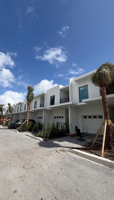 2511 Pierce Street 3 Hollywood FL 33020