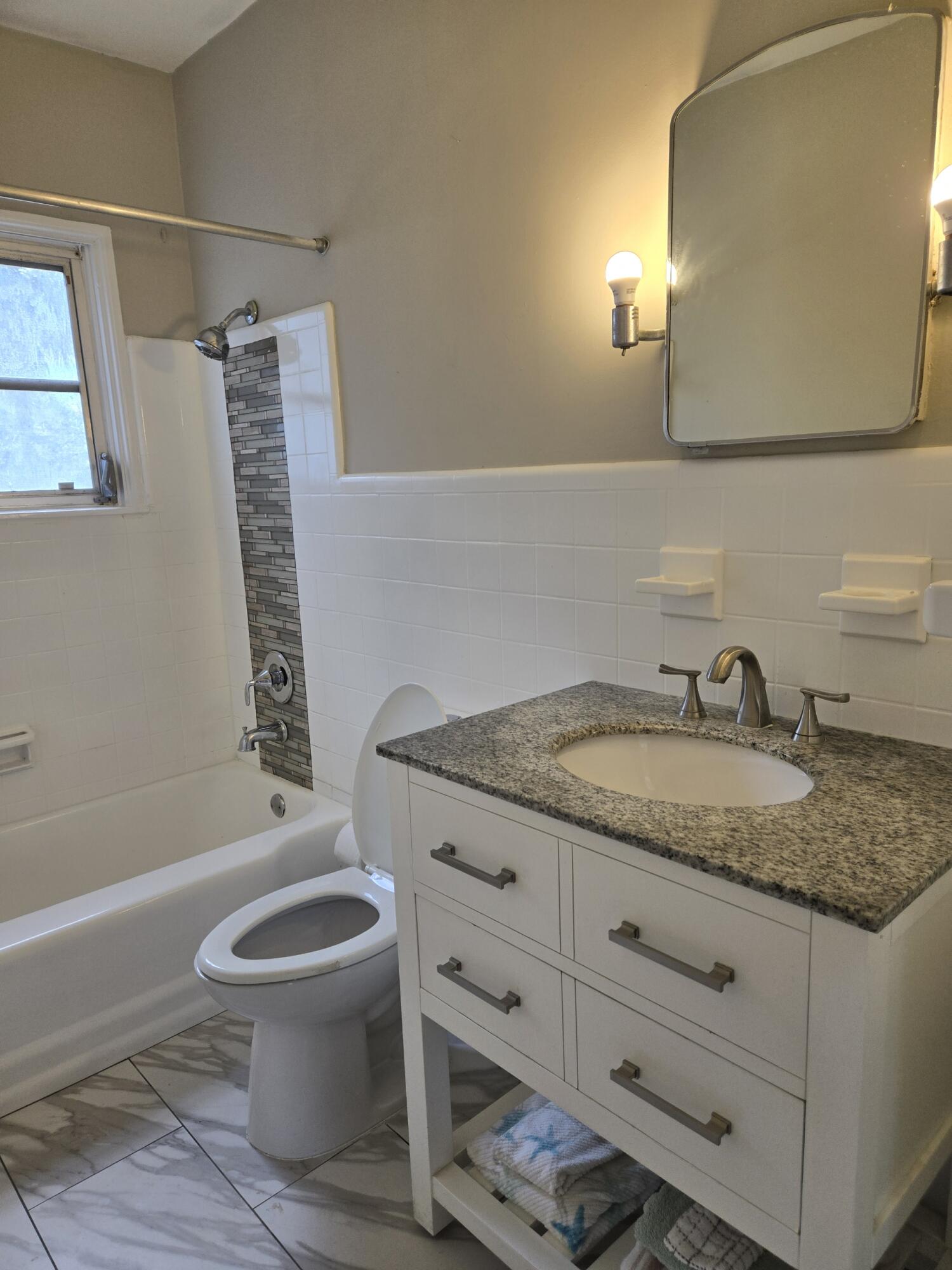 NORTH LAKE WORTH - Residential Lease