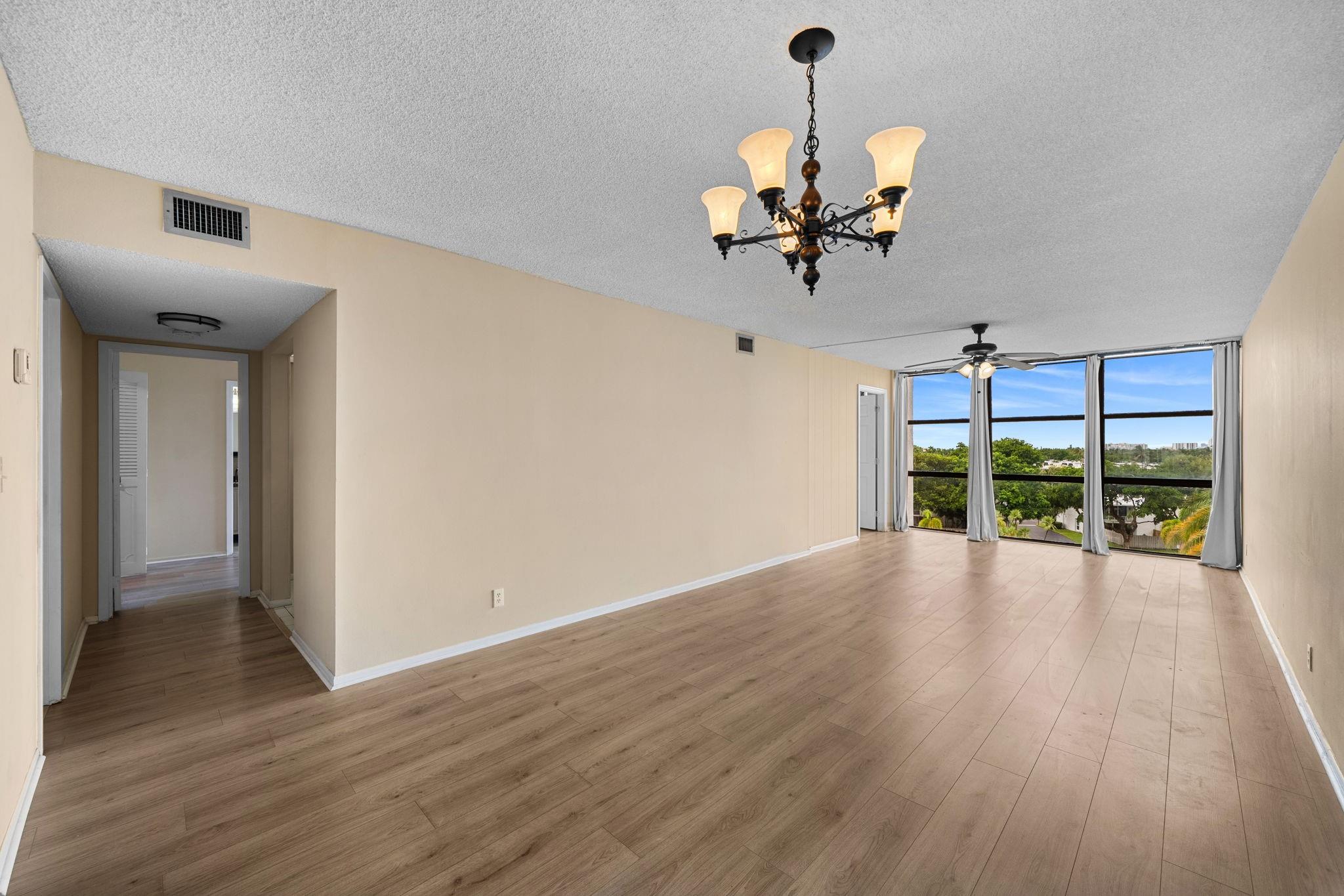 800 Parkview Dr 625