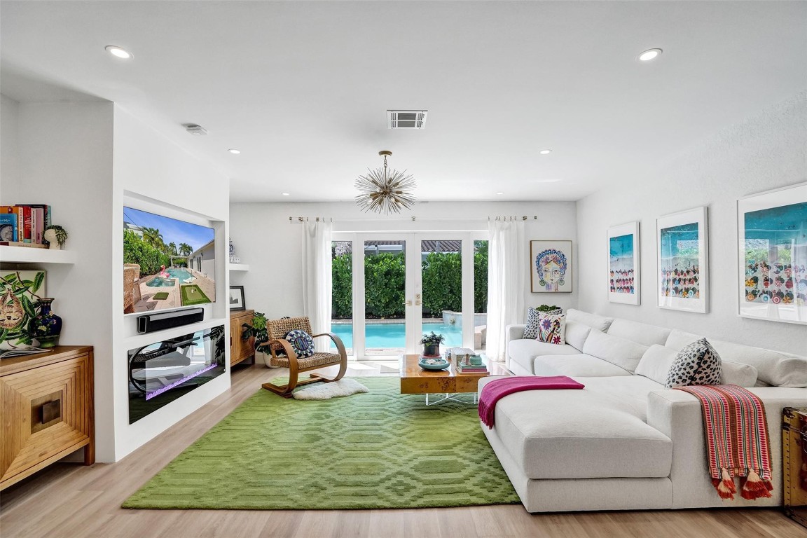 HILLSBORO SHORES SEC B - Residential