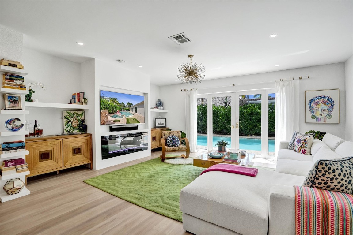 HILLSBORO SHORES SEC B - Residential