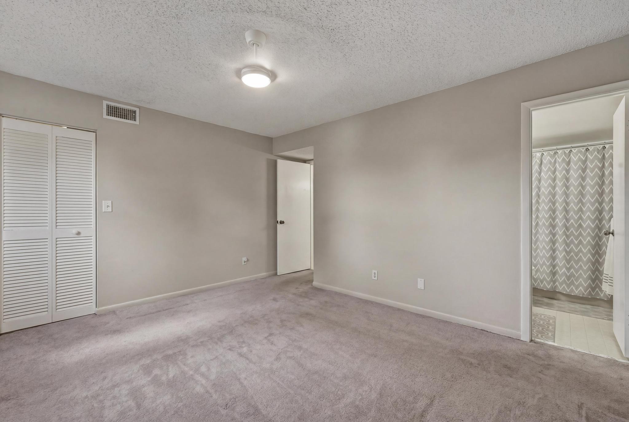 CLUB QUARTERS AT RAINTREE - Residential