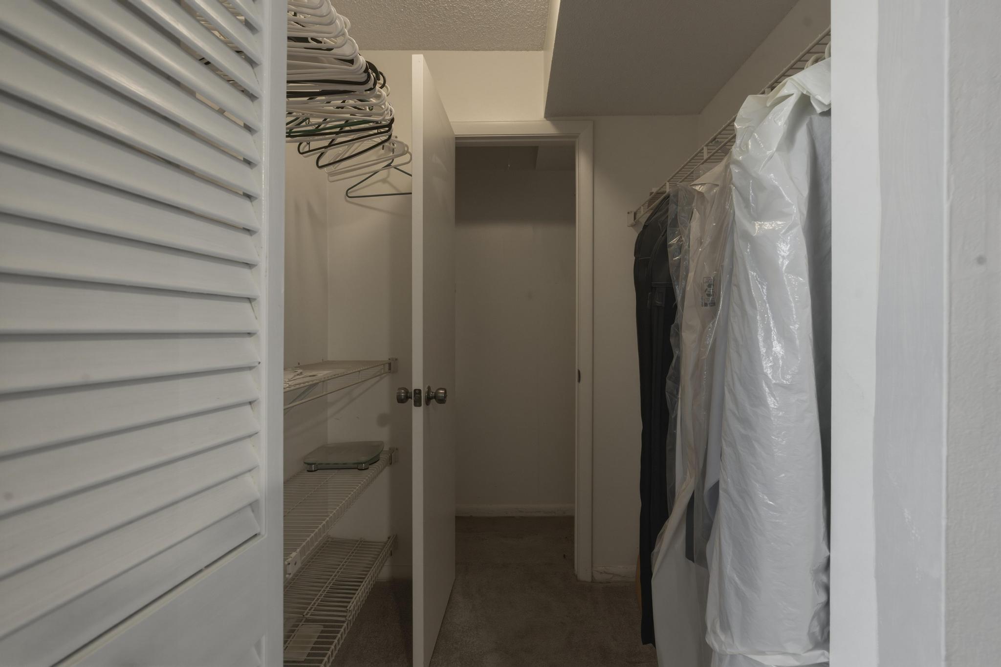 CLUB QUARTERS AT RAINTREE - Residential