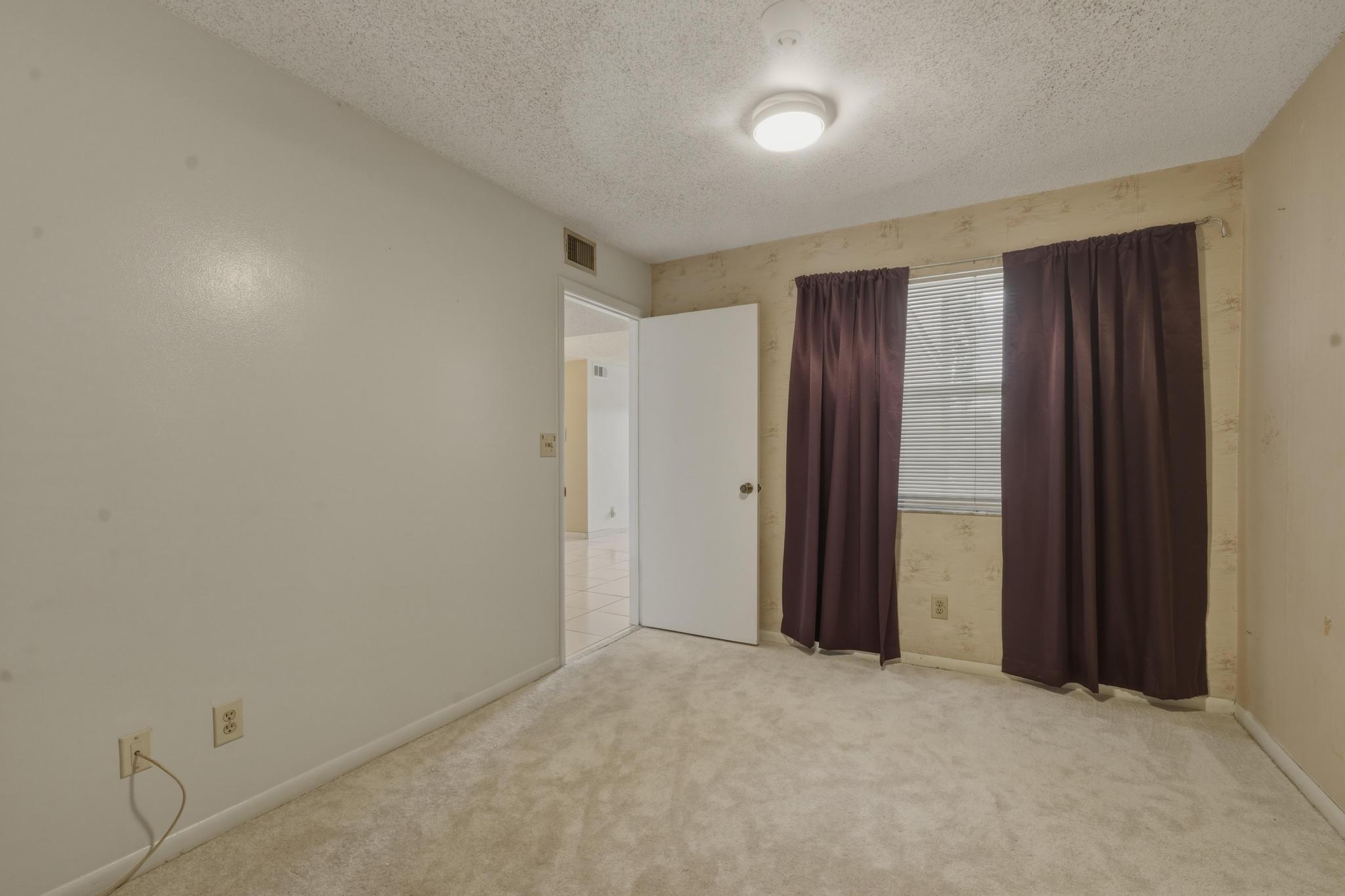 CLUB QUARTERS AT RAINTREE - Residential