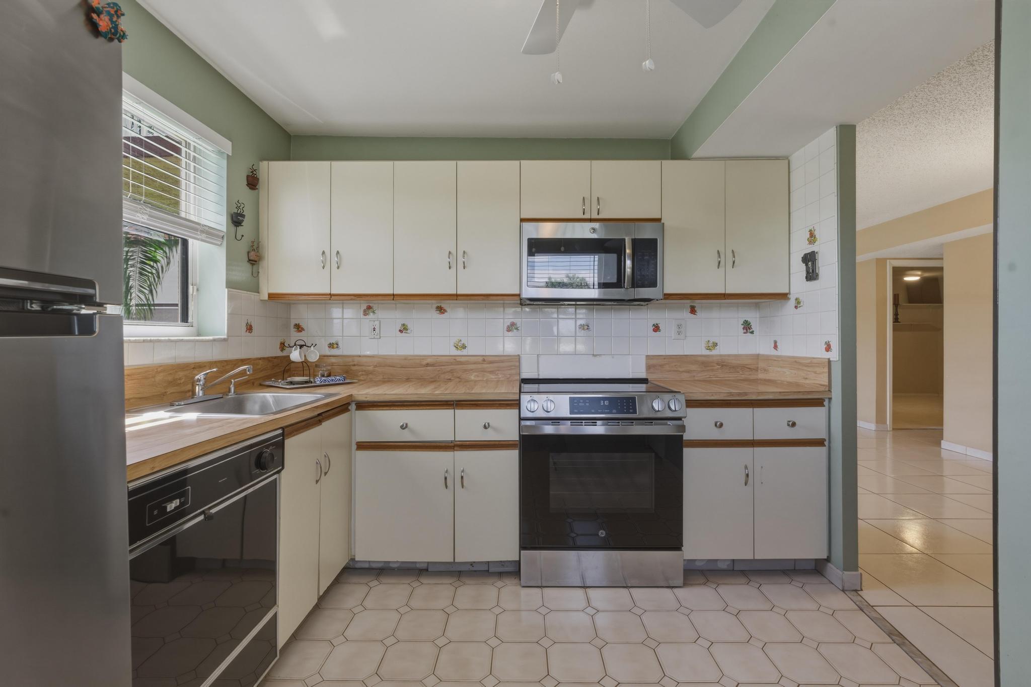 CLUB QUARTERS AT RAINTREE - Residential