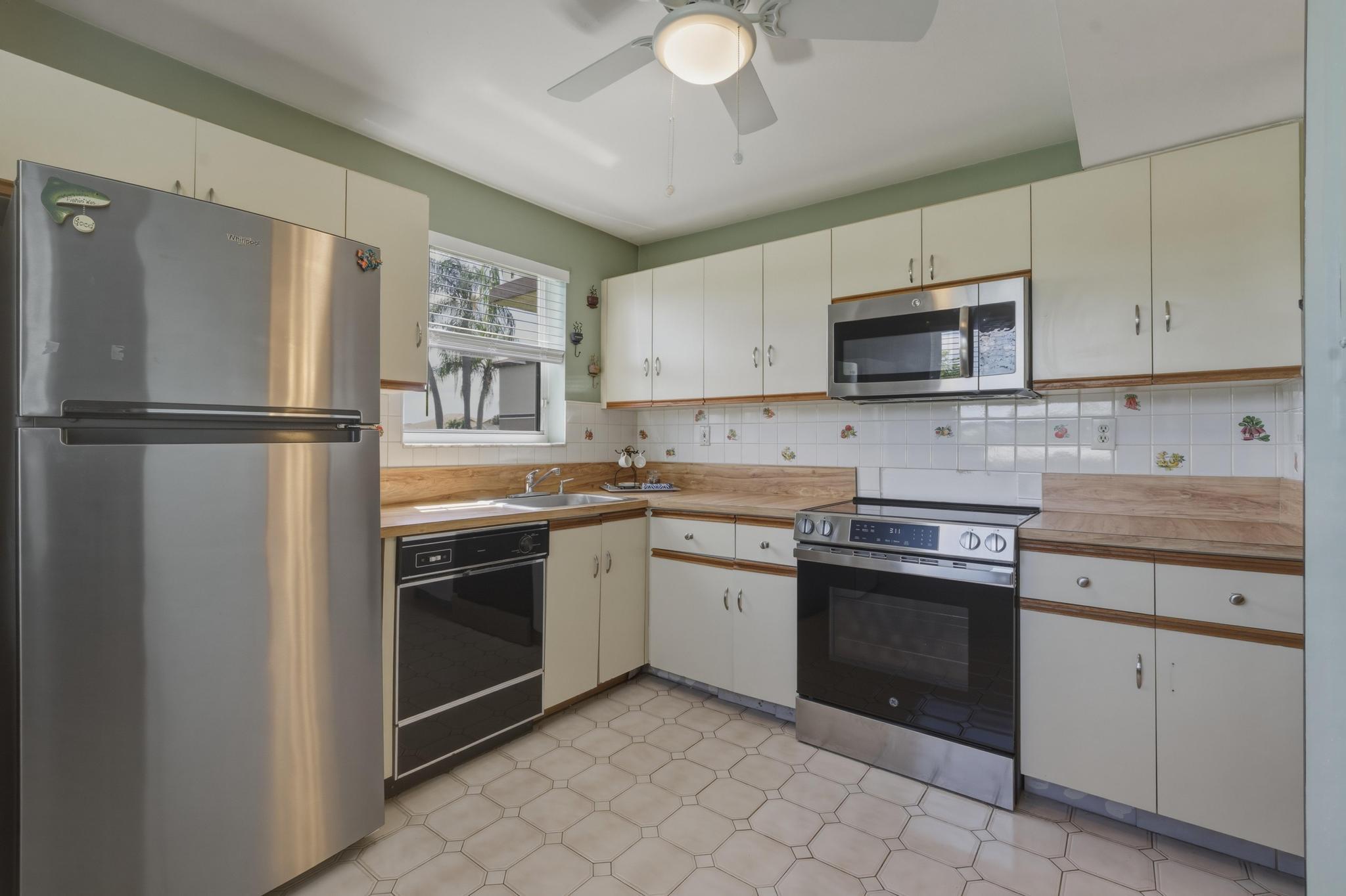 CLUB QUARTERS AT RAINTREE - Residential