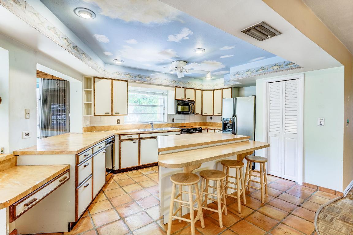 RIVIERA SHORES - Residential