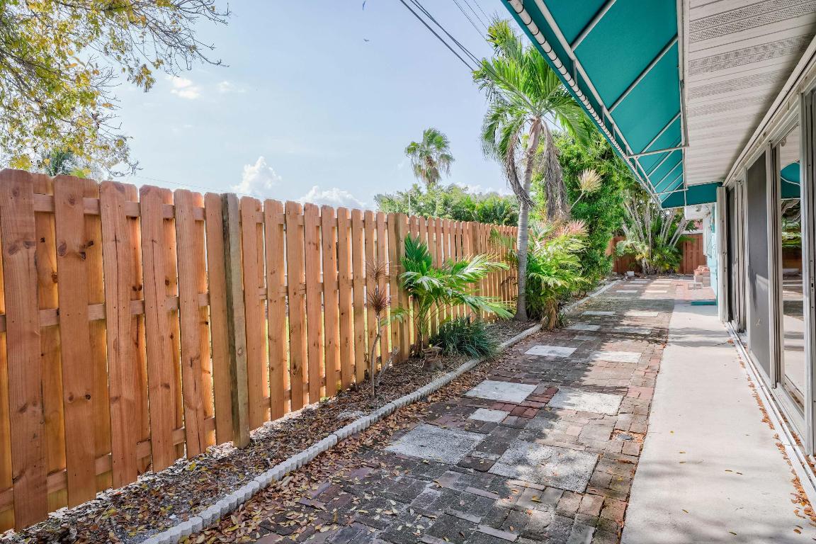 RIVIERA SHORES - Residential