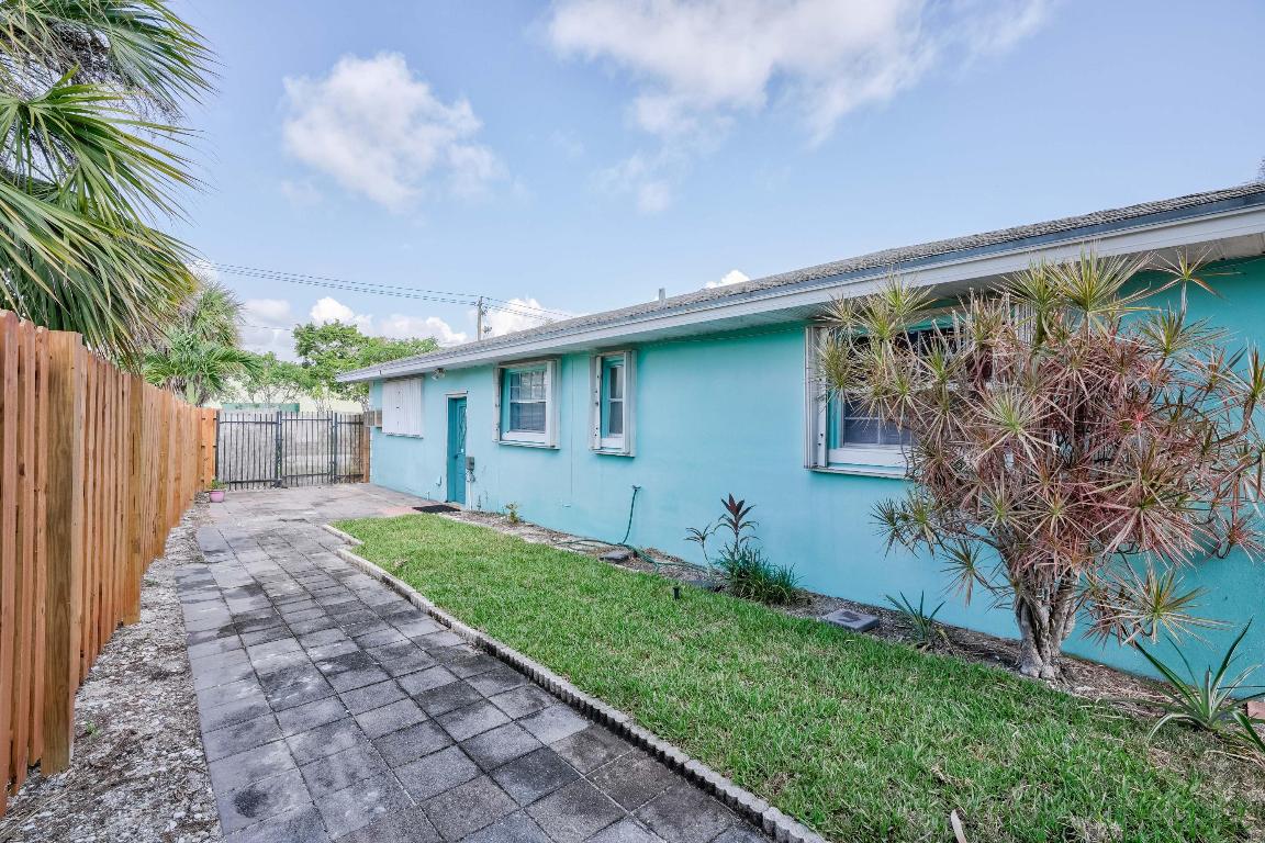 RIVIERA SHORES - Residential