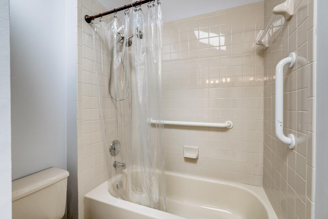 RIVIERA SHORES - Residential