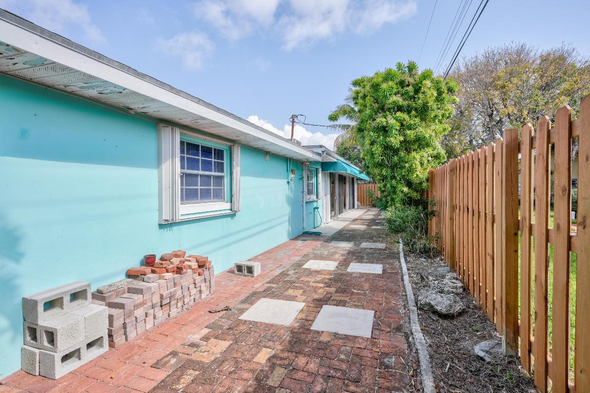 RIVIERA SHORES - Residential