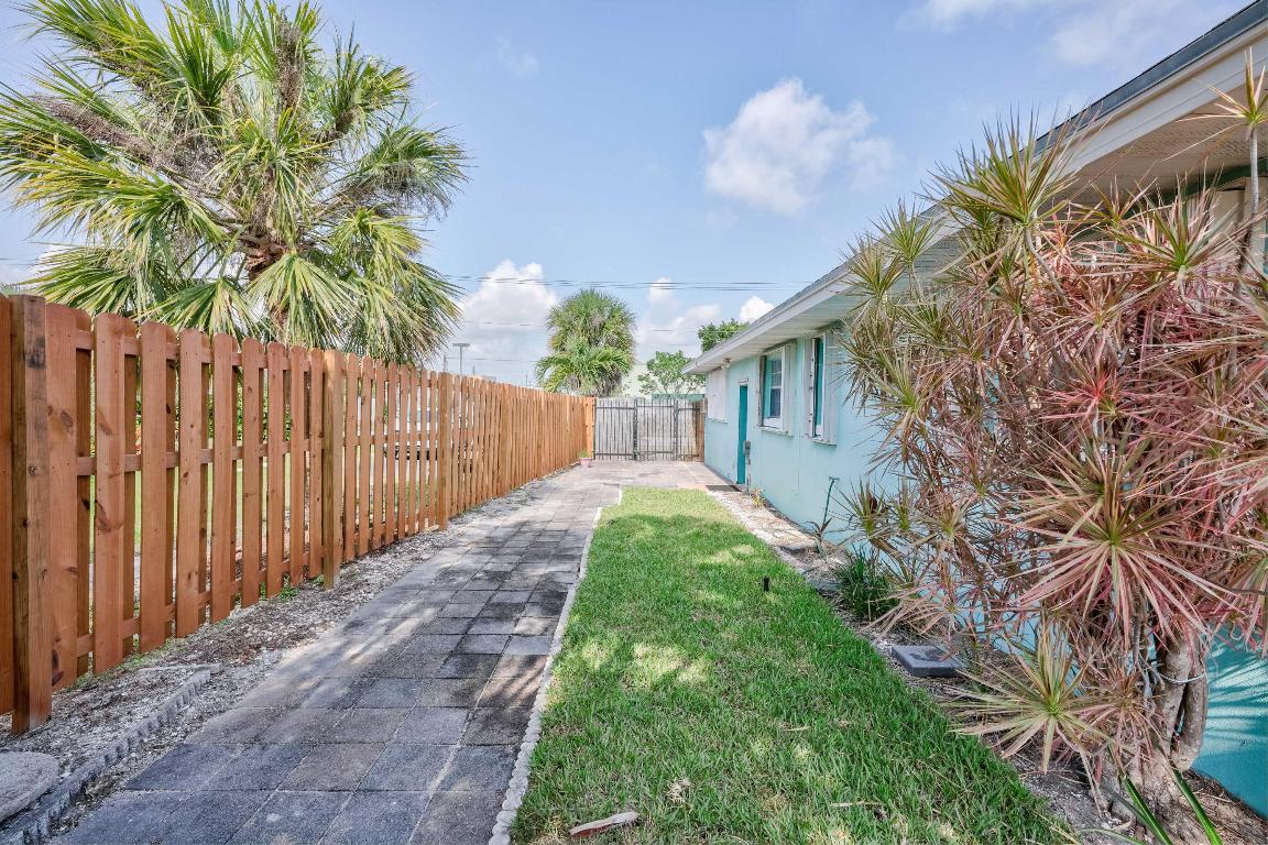 RIVIERA SHORES - Residential