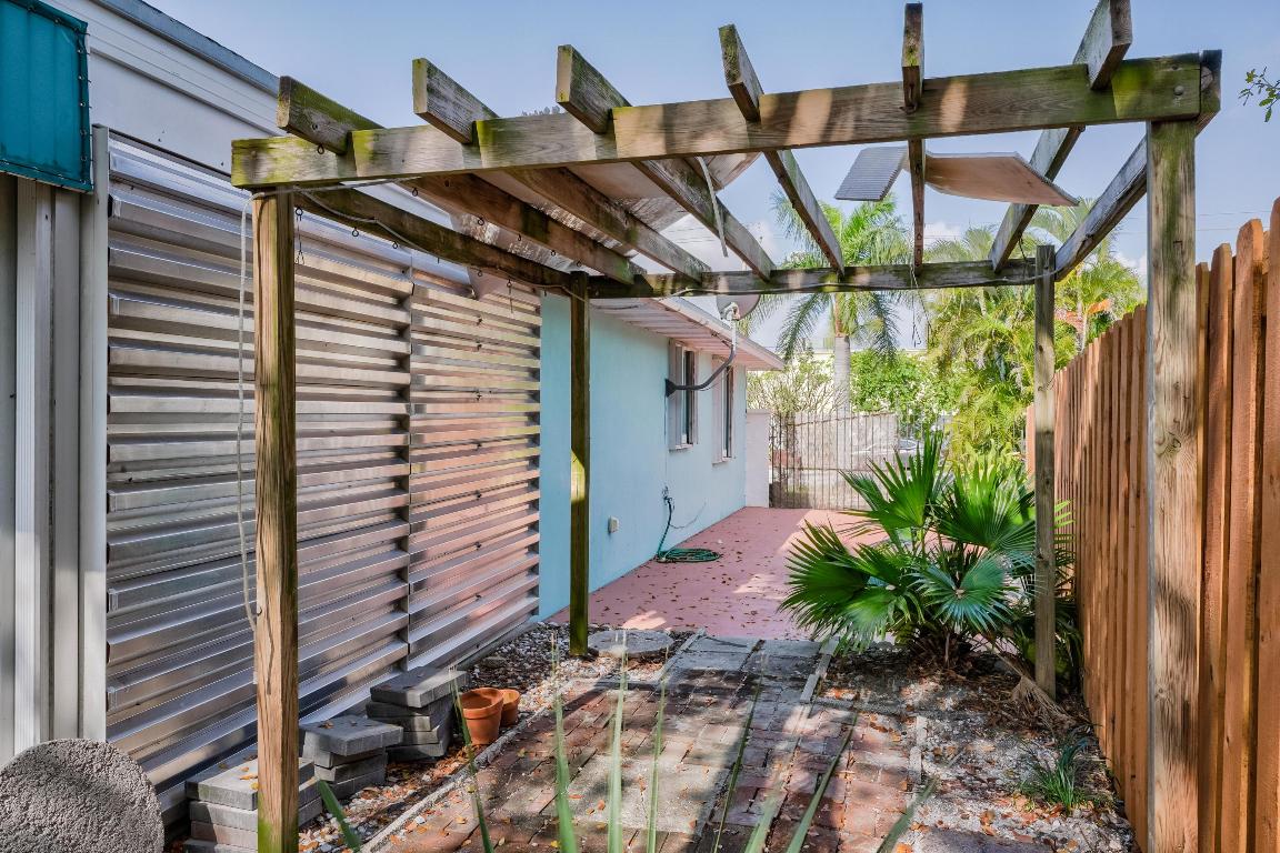 RIVIERA SHORES - Residential