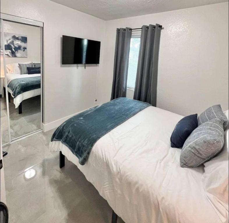 ROOSEVELT ESTATES - Residential