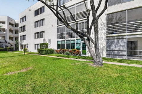 Tiny photo for 3186 VIA POINCIANA #114, Lake Worth, FL 33467 (MLS # B26053264)