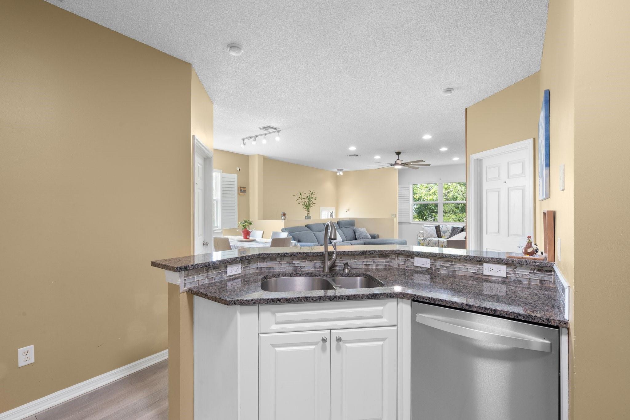 CRESTWOOD AT CAROLINA CON - Residential