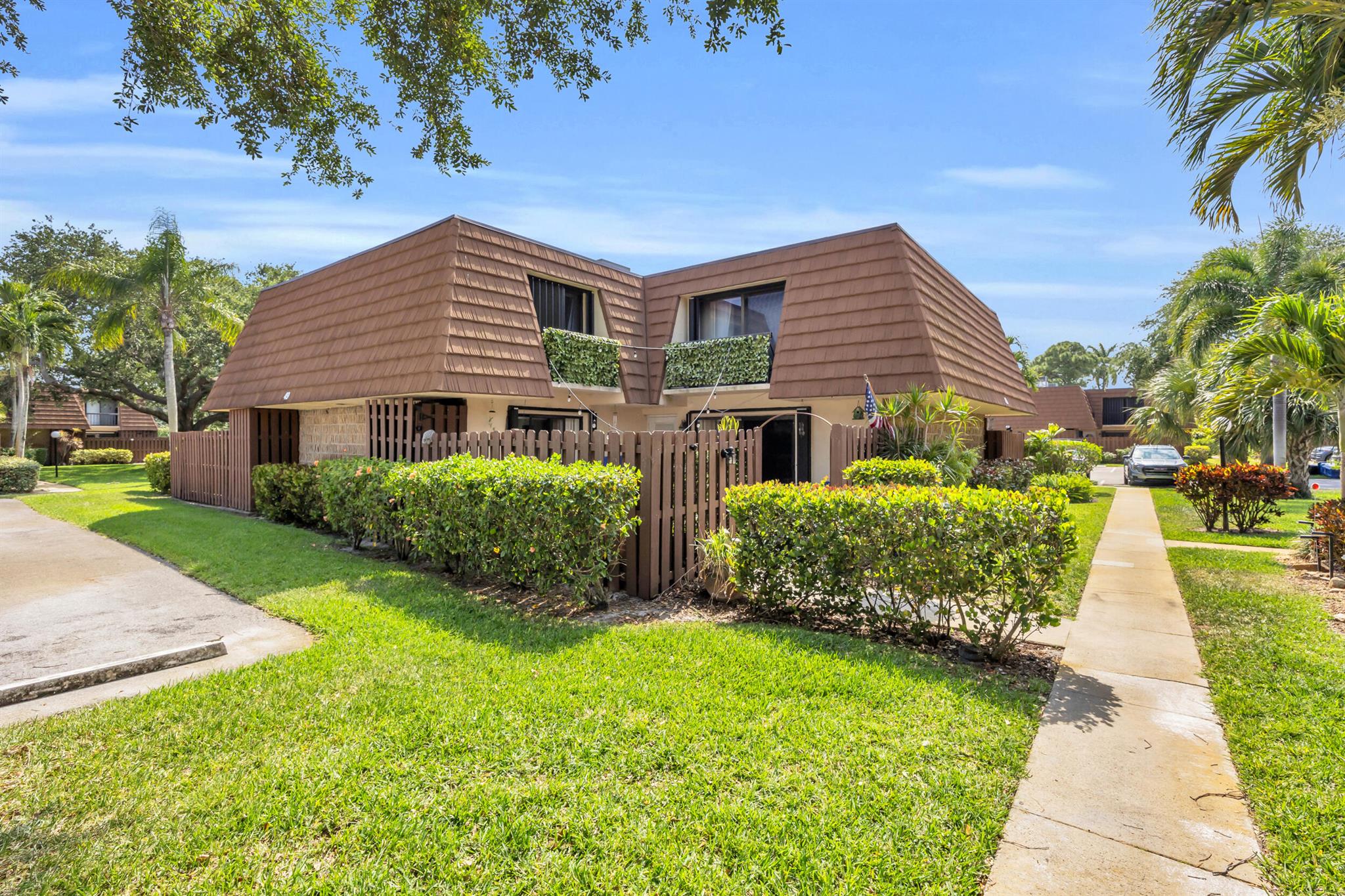 This townhome is located in the quaint neighborhood of Jupiter Plantation. Beaming with natural light and a great floor plan this home offers a kitchen and spacious living room along with a half bath downstairs. While upstairs you have two bedrooms and two full bathrooms. Enoy your private courtyard and all that Jupiter Plantation has to offer. Community offers tennis courts and features a beautiful pool overlooking the Loxahatchee River. Within minutes to the beach and located in the heart of Jupiter and all it has to offer. Rent inlcudes basic cable and water.