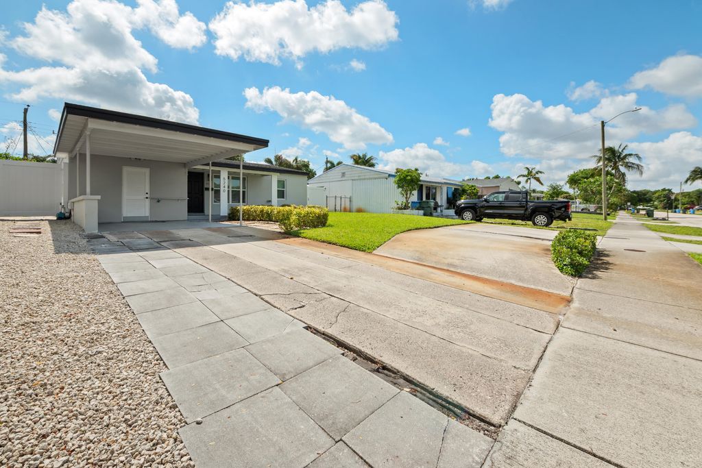 Photo of 5240 NE 3rd Terrace, Oakland Park, FL 33334 (MLS # B26029846)