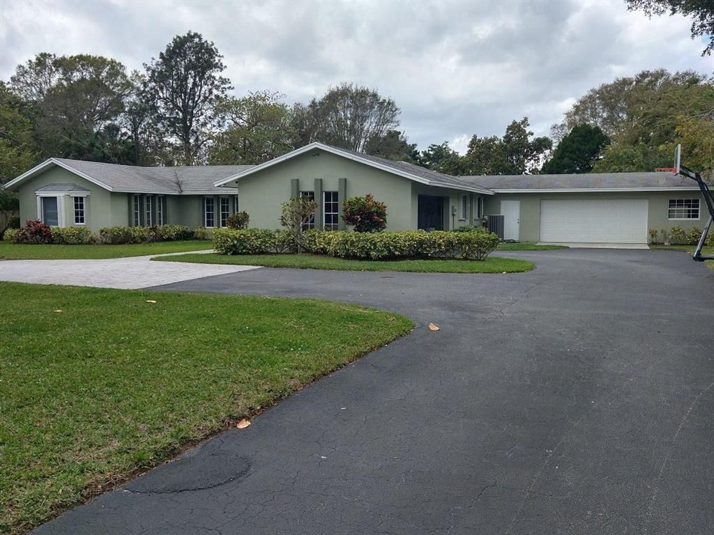 Photo of 8647 Kelso Drive Dr, Palm Beach Gardens, FL 33418 (MLS # R10694822)
