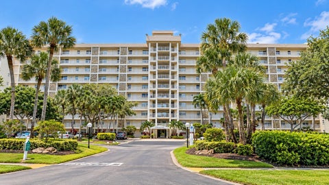 Tiny photo for 3510 Oaks Way #502, Pompano Beach, FL 33069 (MLS # B26088969)