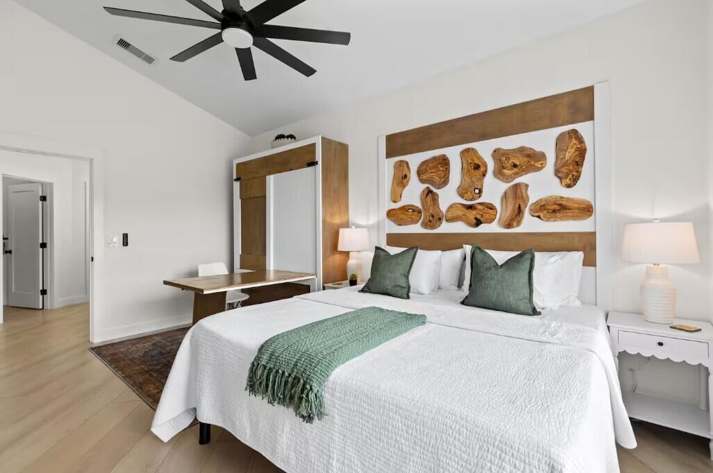 This is a 6 month max rental - Month to month unit.Welcome to the ''Albatross''. An Albatross, also known as a double eagle, is one of the rarest and most prized achievements in Golf. True to its name, this Golf Villa Condo is our most prized possession. This villa will surround you with elegance yet comfort, making it a perfect vacation retreat. With its stunning view of the PGA Golf course, the regal Clubhouse tower and the magnificent Florida sunsets, you will find inner peace and tranquility.