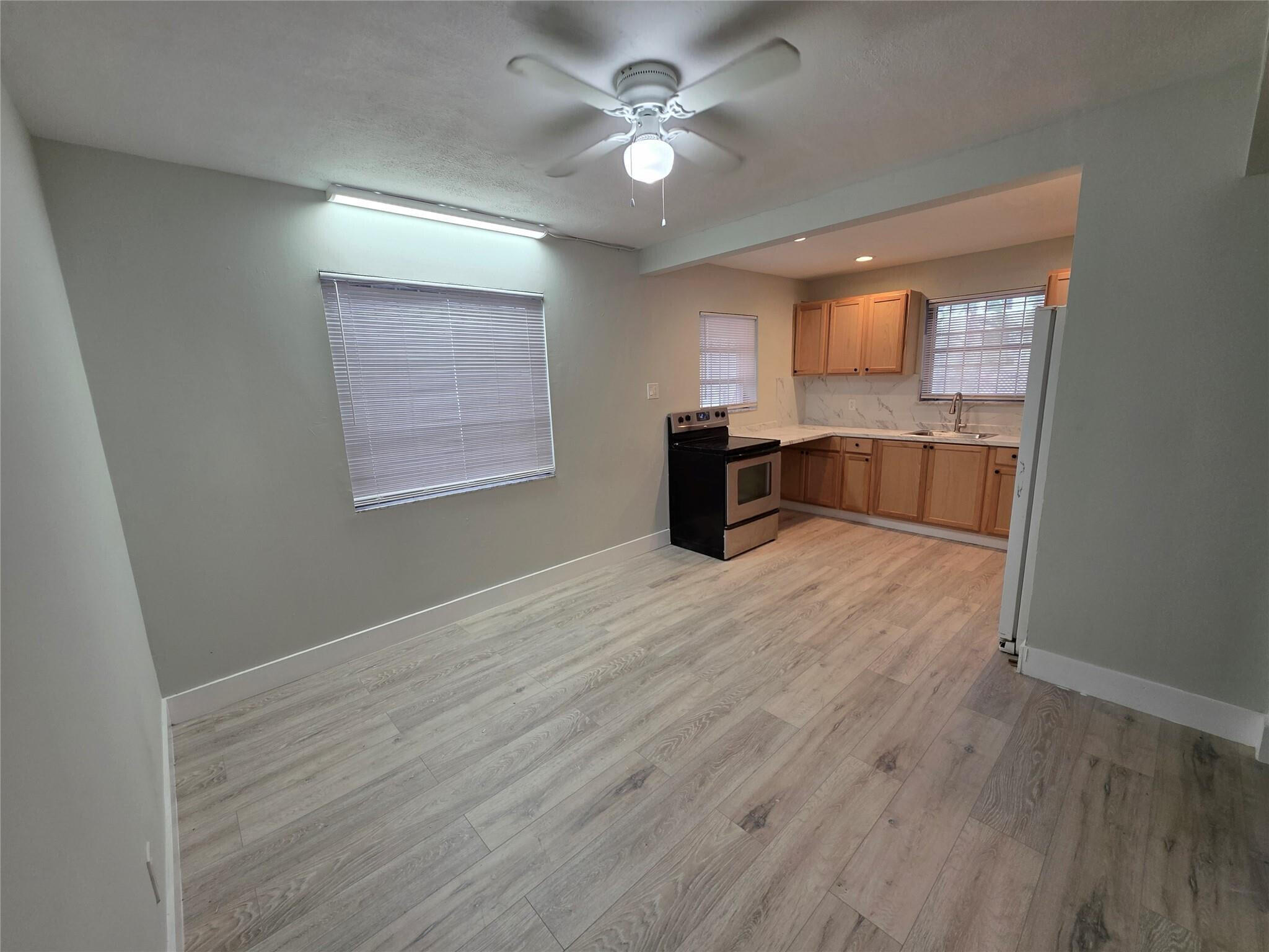 HOLLYWOOD - Residential Lease