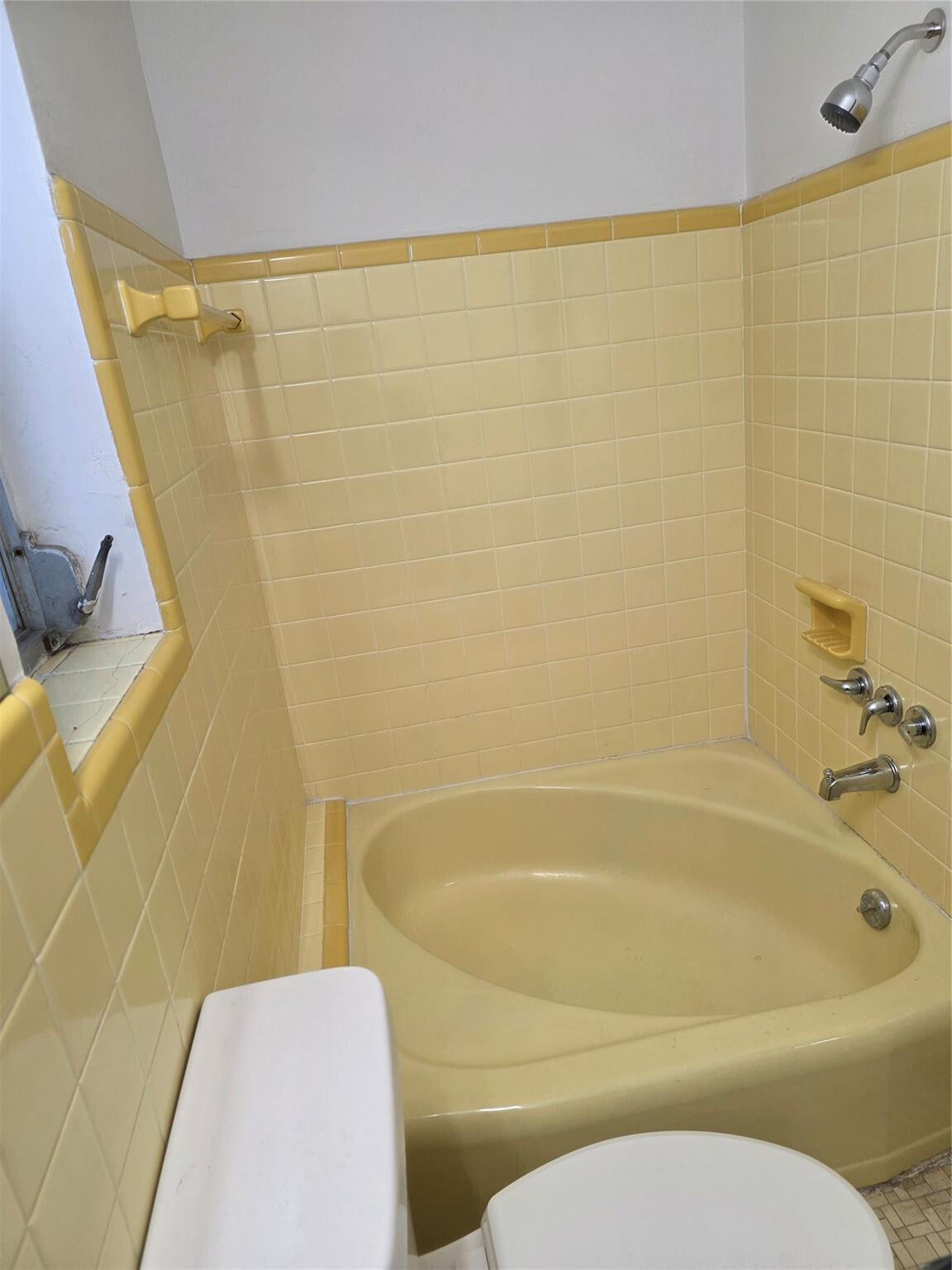 HOLLYWOOD - Residential Lease