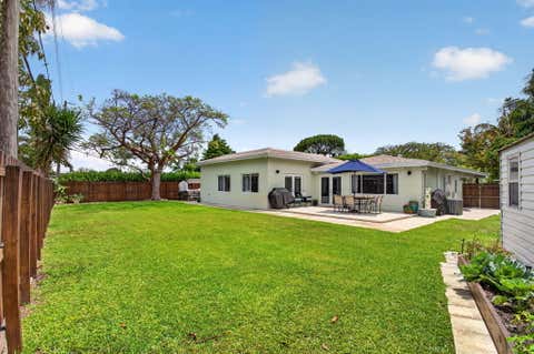 Tiny photo for 451 NE 48th Court, Oakland Park, FL 33334 (MLS # B26027401)