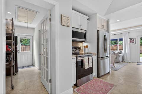 Tiny photo for 451 NE 48th Court, Oakland Park, FL 33334 (MLS # B26027401)