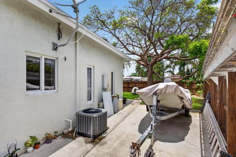 Tiny photo for 451 NE 48th Court, Oakland Park, FL 33334 (MLS # B26027401)