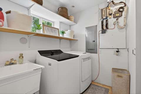 Tiny photo for 451 NE 48th Court, Oakland Park, FL 33334 (MLS # B26027401)