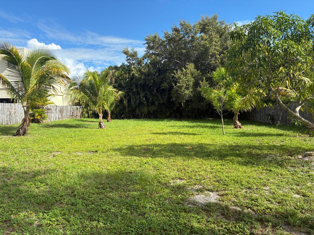 YACHT CLUB ESTATES - Land