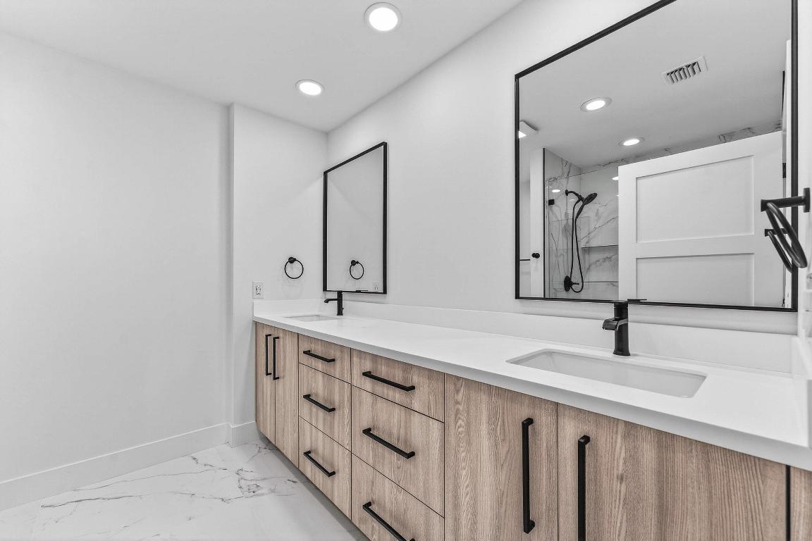 ESSEX AT HUNTERS RUN CONDO - Residential