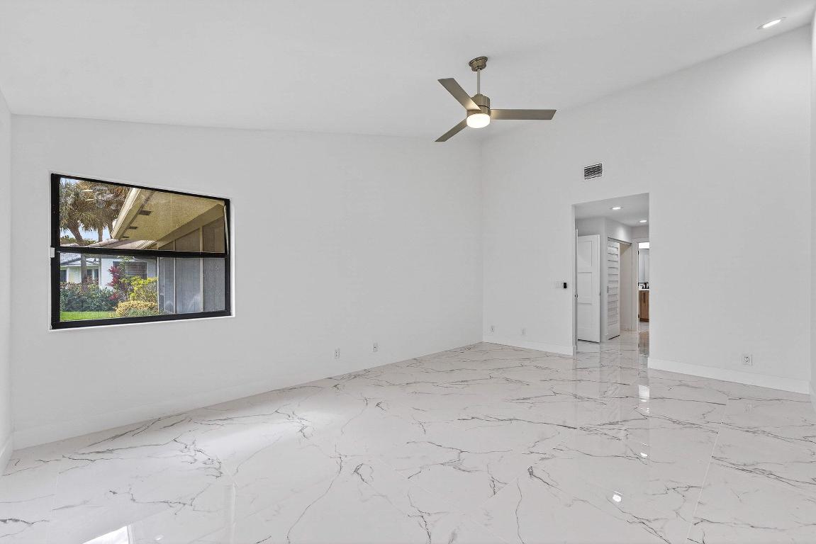 ESSEX AT HUNTERS RUN CONDO - Residential