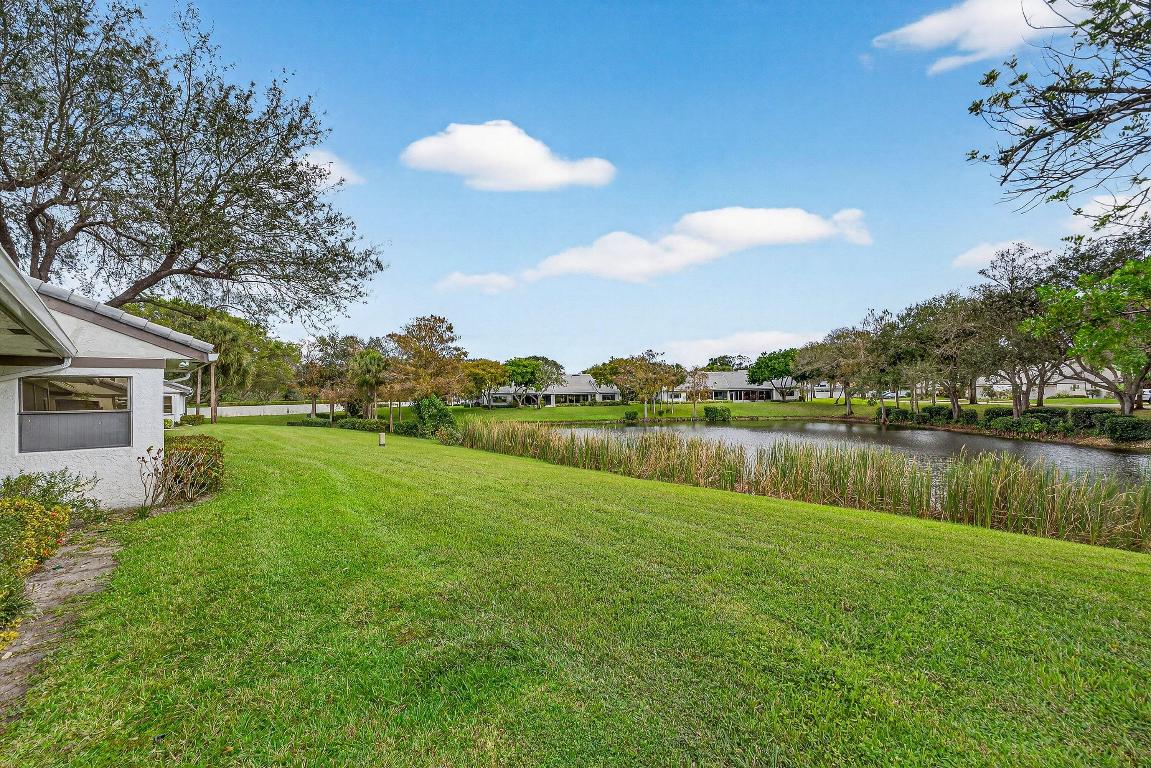 ESSEX AT HUNTERS RUN CONDO - Residential