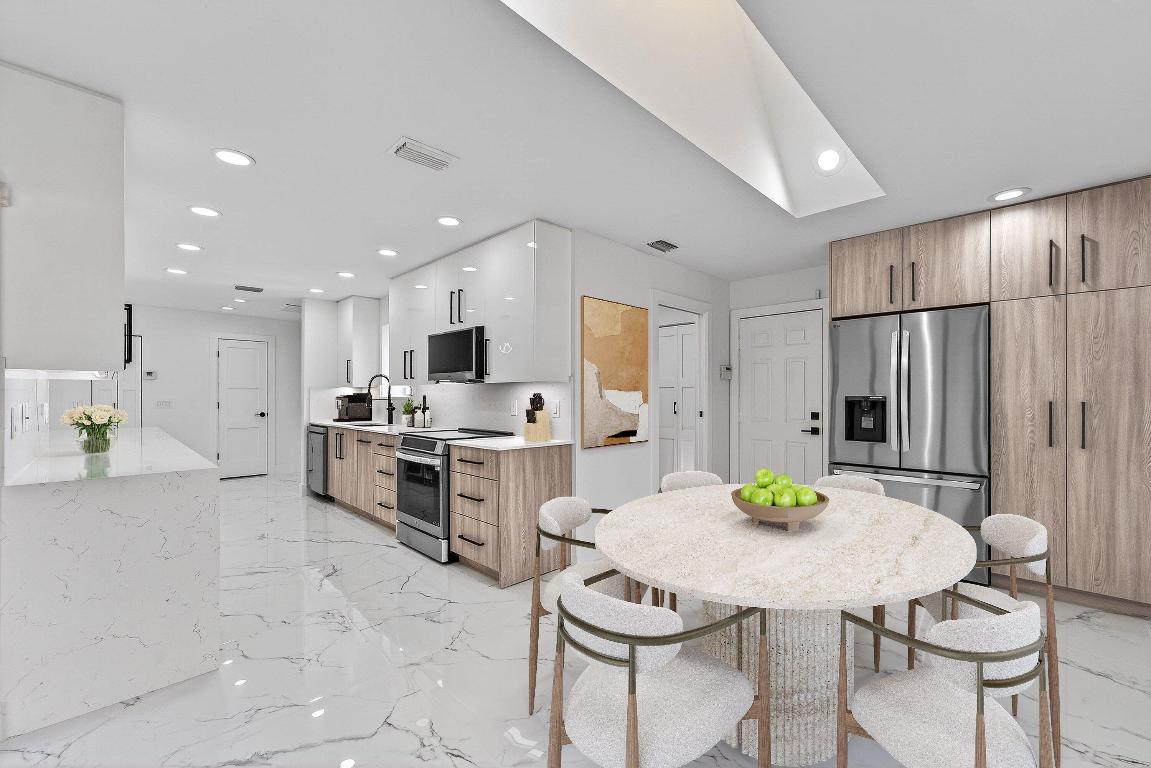 ESSEX AT HUNTERS RUN CONDO - Residential