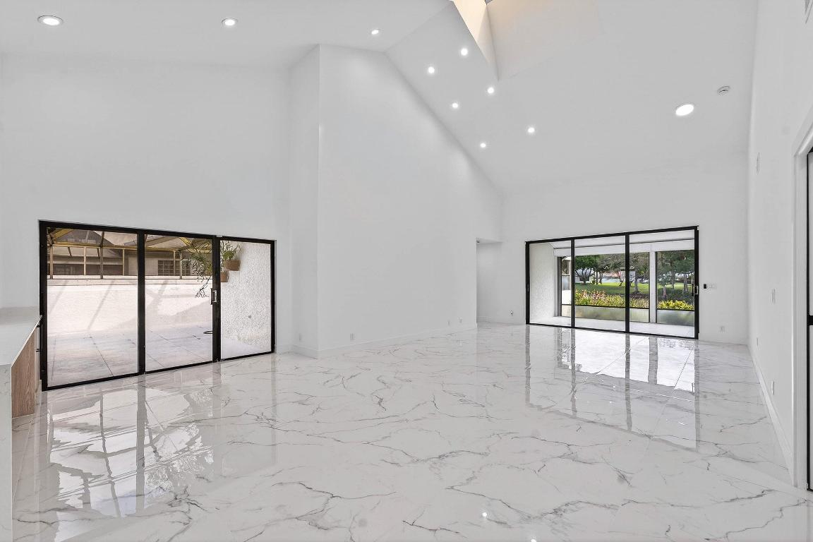 ESSEX AT HUNTERS RUN CONDO - Residential