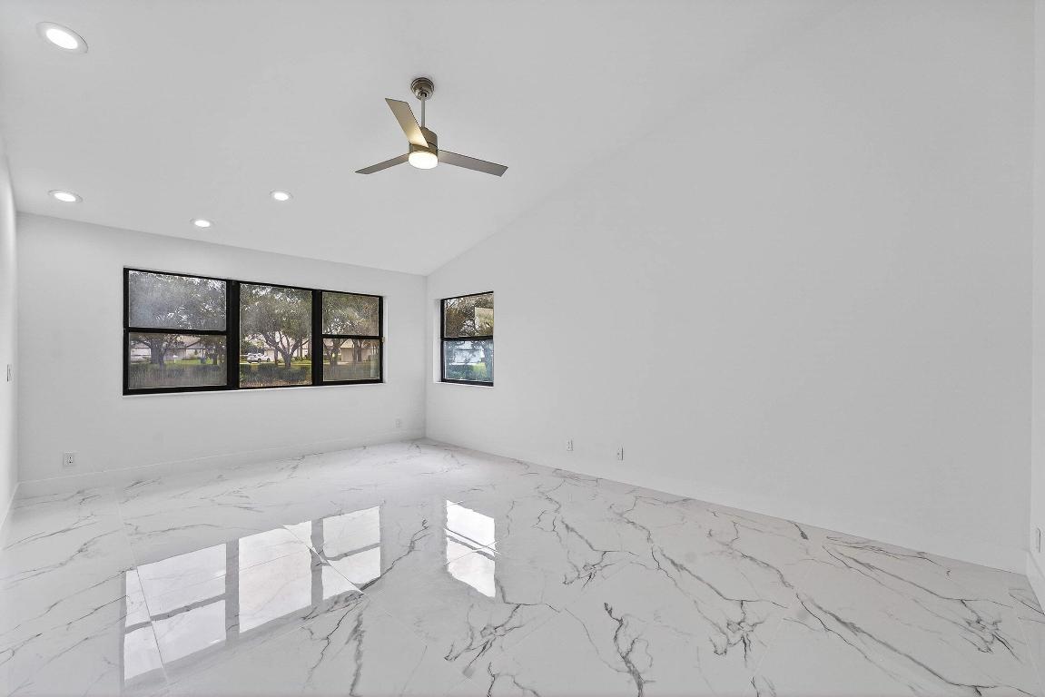 ESSEX AT HUNTERS RUN CONDO - Residential