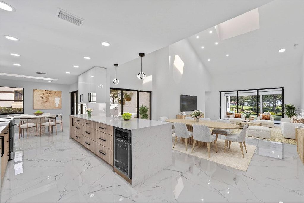 Photo of 6 Clubhouse Lane, Boynton Beach, FL 33436 (MLS # R11157049)