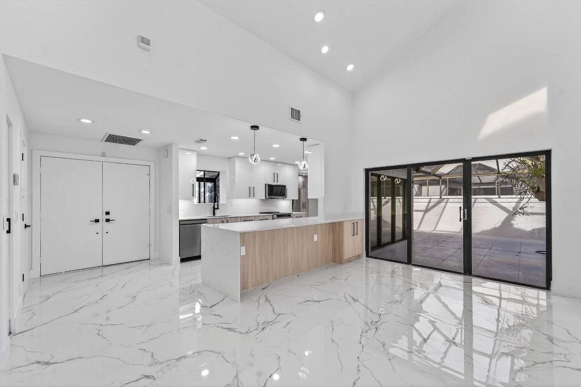 ESSEX AT HUNTERS RUN CONDO - Residential