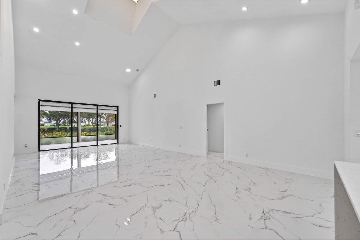 ESSEX AT HUNTERS RUN CONDO - Residential