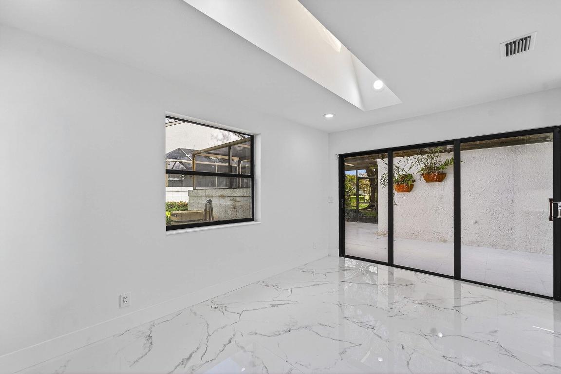 ESSEX AT HUNTERS RUN CONDO - Residential