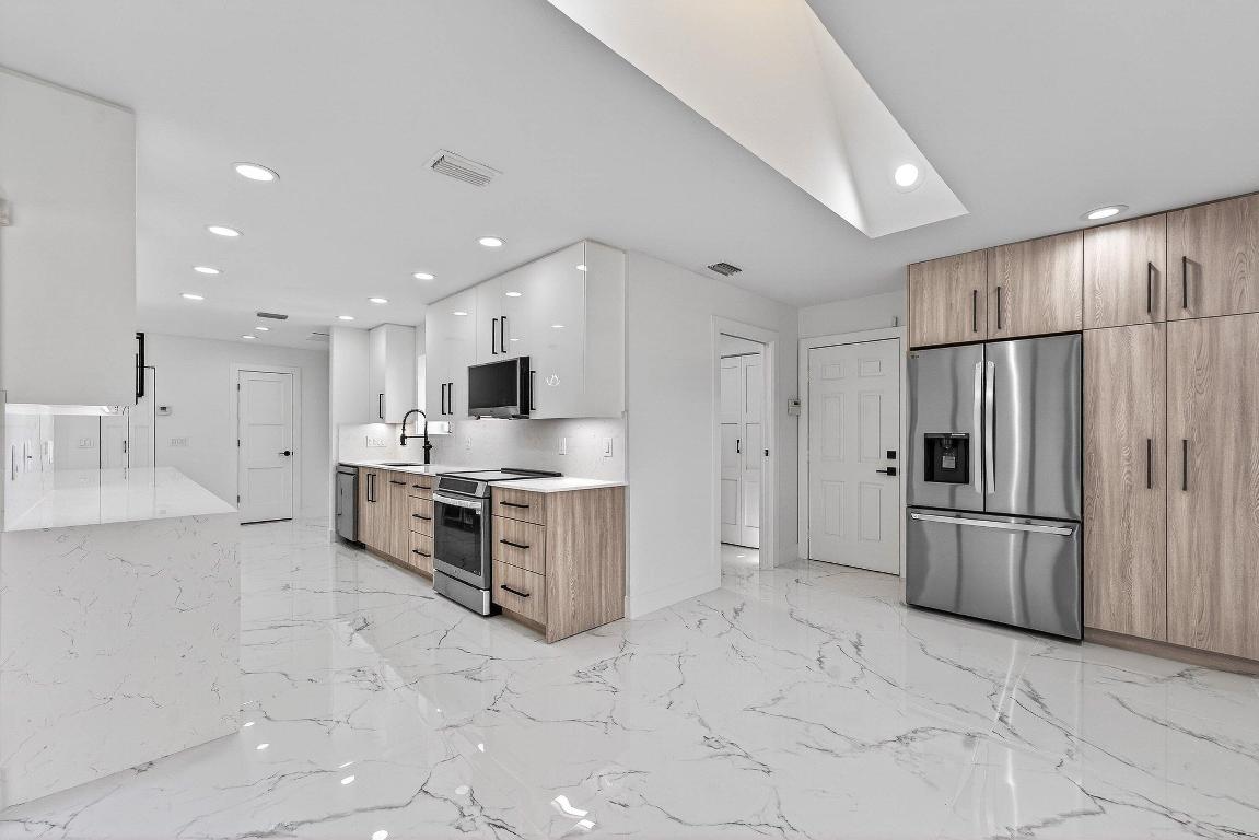 ESSEX AT HUNTERS RUN CONDO - Residential