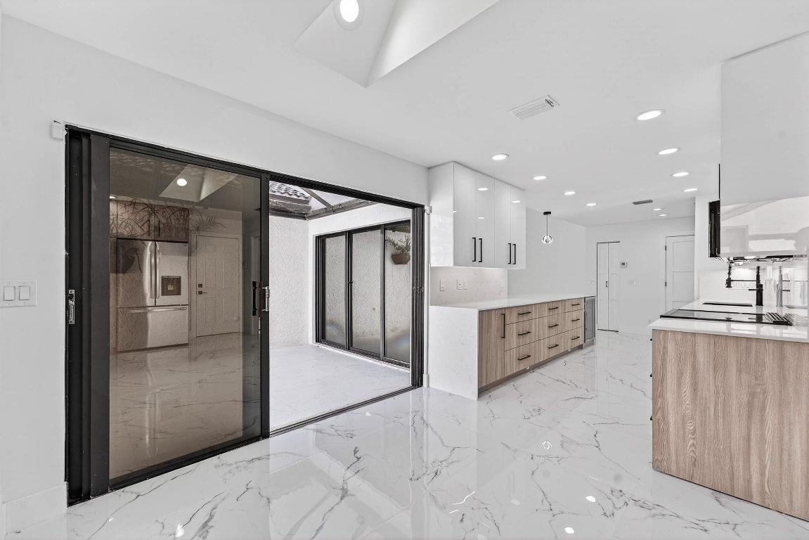 ESSEX AT HUNTERS RUN CONDO - Residential